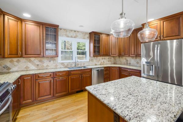 professional kitchen remodeling company in Brandon FL completing modern kitchen renovation project